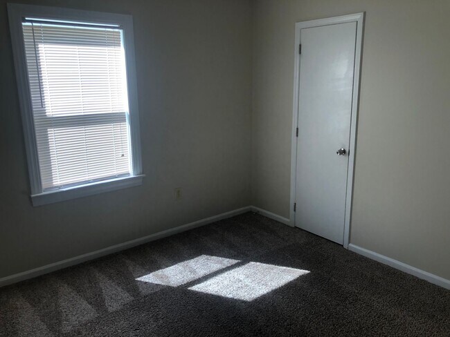 Building Photo - Wonderfully updated 3 bedroom 2 bath ranch...