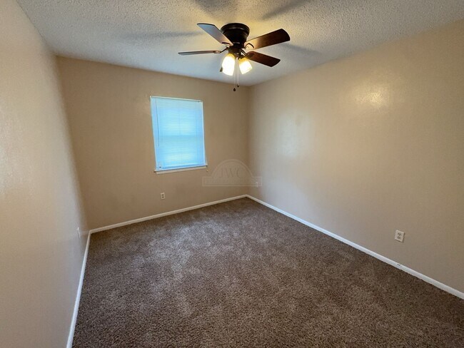 Building Photo - 1013 Kathey Dr