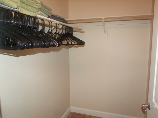 Building Photo - Fully Furnished Park Avenue Condo