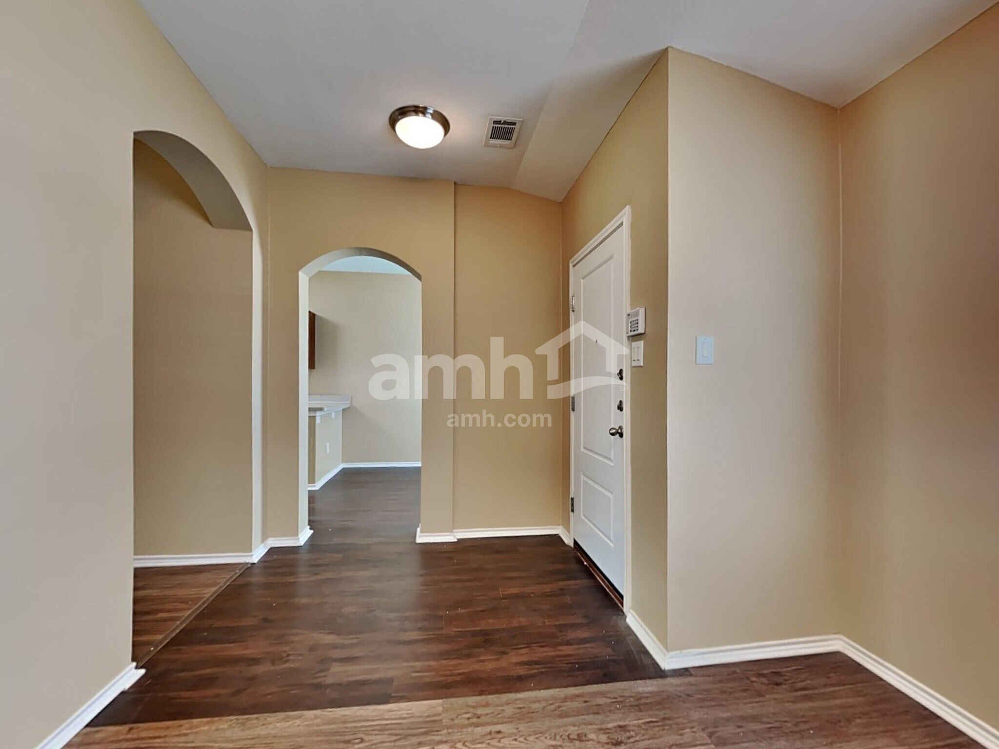 Building Photo - 1102 Longhorn Ln