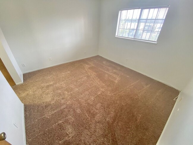Building Photo - 1 BEDROOM / 1 BATH GATE COMMUNITY/ LOCATED...