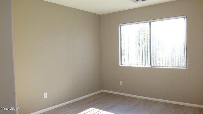 Building Photo - 12525 W Reade Ave