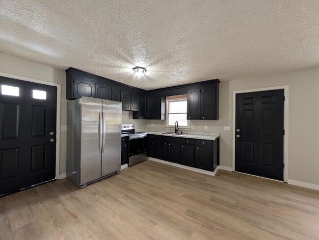 Building Photo - 135 Caz Ln