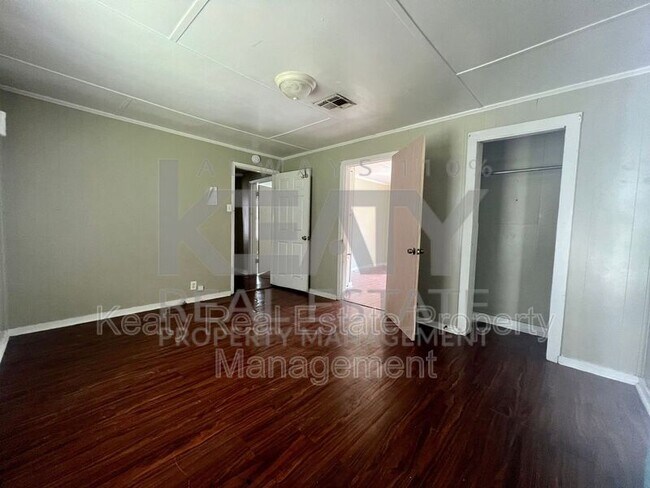 Building Photo - 109 Dora St