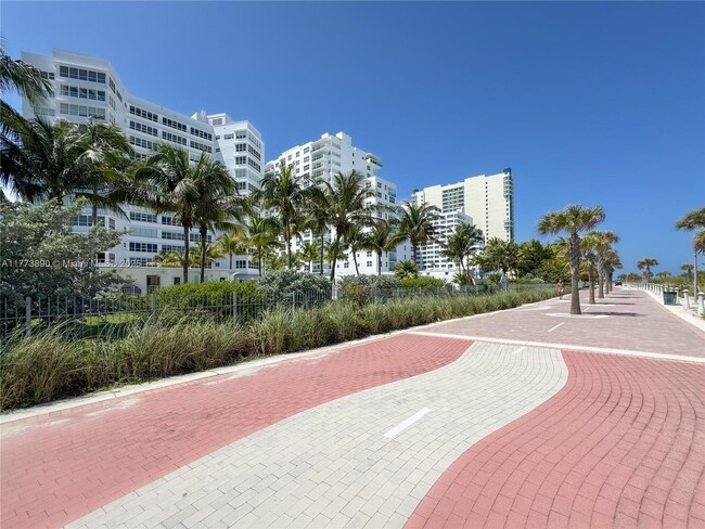 Building Photo - 4925 Collins Ave