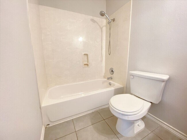 Building Photo - Spacious 4 Bed 3 Bath Rental with Modern Touches in Austin