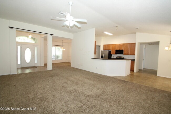 Building Photo - 2295 Botanica Cir