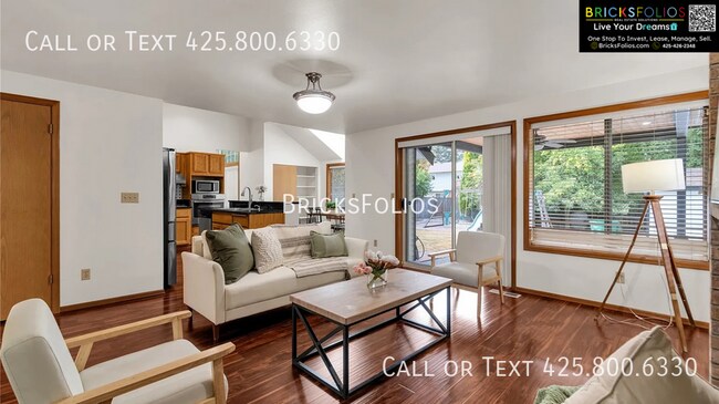 Building Photo - 4522 NE 21st Pl