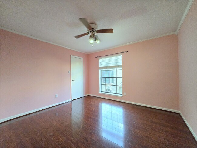 Building Photo - 7350 Kirby Dr