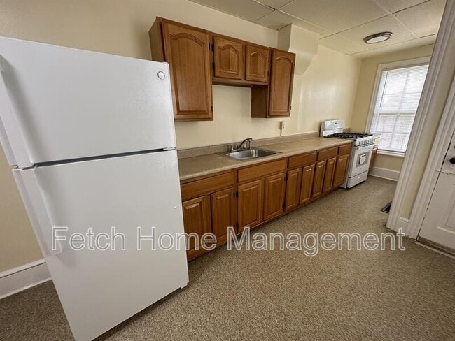 Building Photo - 739 Lincoln St