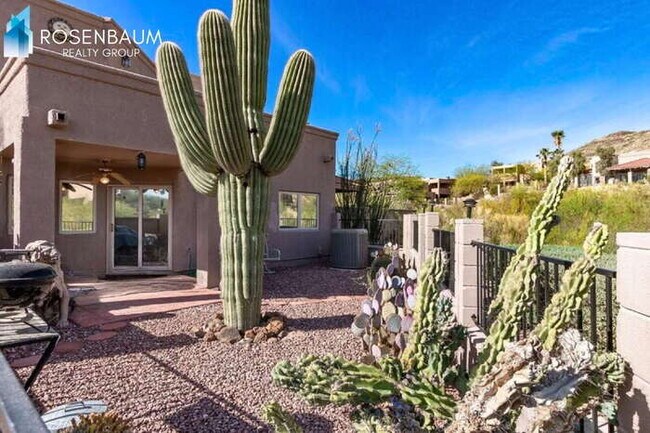 Building Photo - Beautiful 2-beds, 2.5-baths two-story home at the base of iconic Sentinel Peak in Tucson!