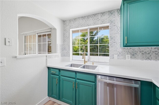 Building Photo - 315 Seine Way
