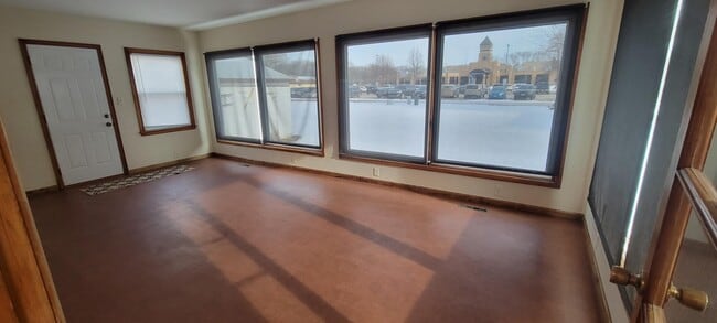 Building Photo - 24 S Pine St