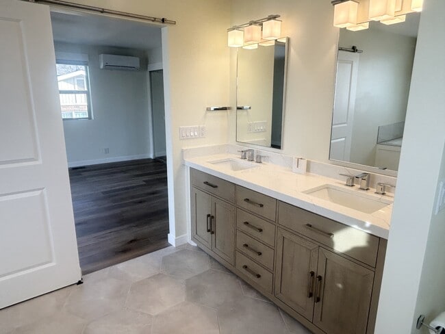 Building Photo - 1094 Gravel Hills Dr