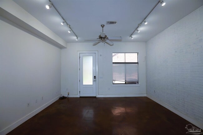 Building Photo - 613 N Alcaniz St