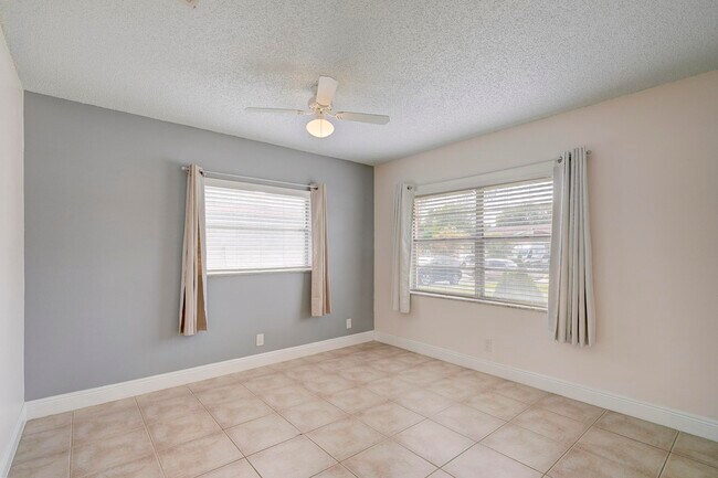 Building Photo - 3929 Kenas St