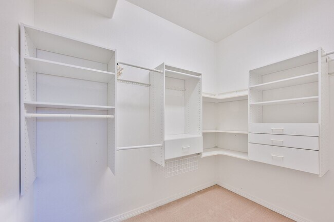 Building Photo - PRICE REDUCTION 5 Bedroom Home in the Sought-After Hillshire Estates of Bull Mountain