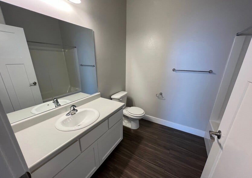 Building Photo - 14659 Bloom Dr