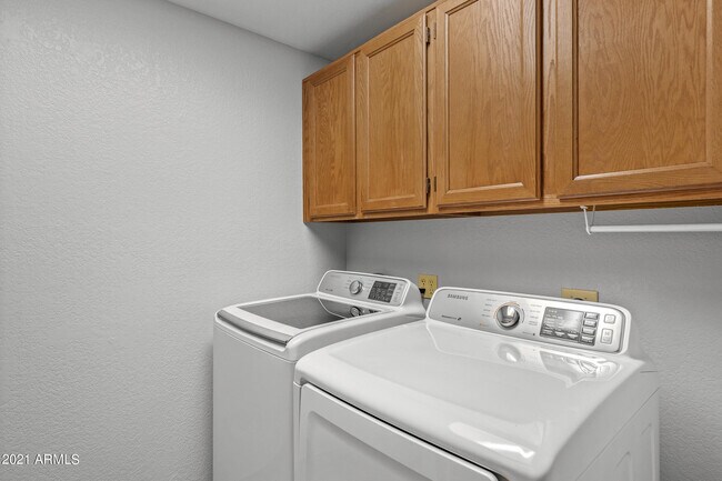 Building Photo - 5735 E Campo Bello Dr