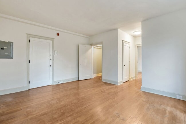 Building Photo - Charming Trolley Square Unit- Showing Frid...