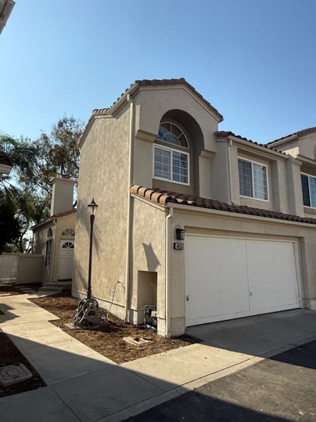 Building Photo - Conveniently located home in Irvine