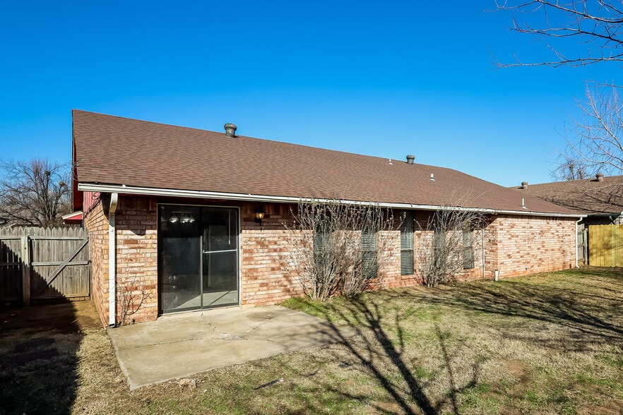 Building Photo - 8220 NW 112th Terrace