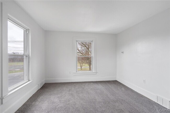 Building Photo - 409 N 6th St