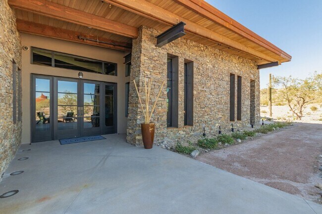 Building Photo - 8833 S 167th Ln