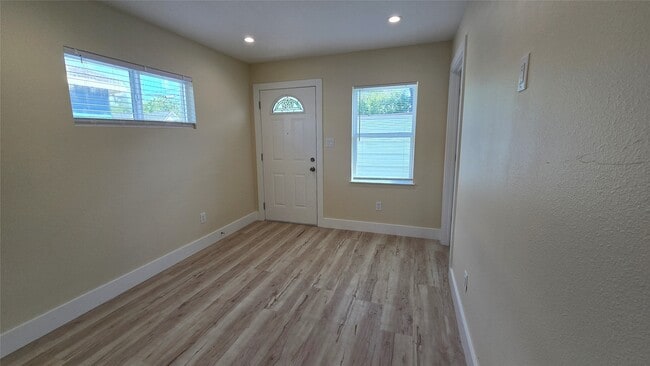 Building Photo - 3733 Seabrook St