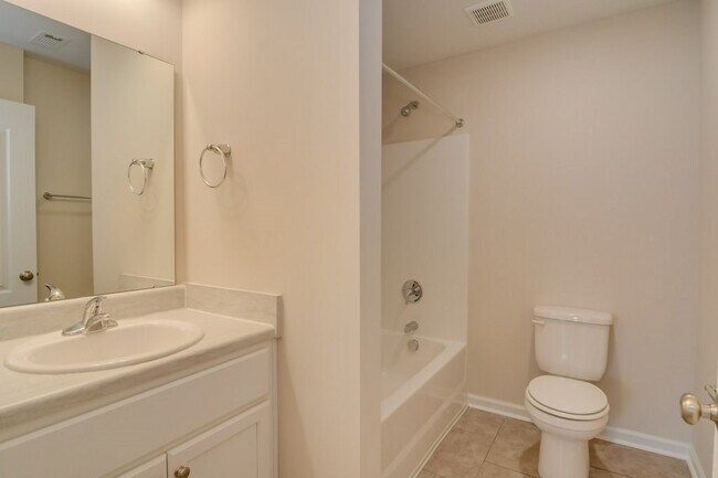 Building Photo - 411 Amesbury Dr