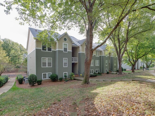 Building Photo - Amenity rich water front condo ready for move in!