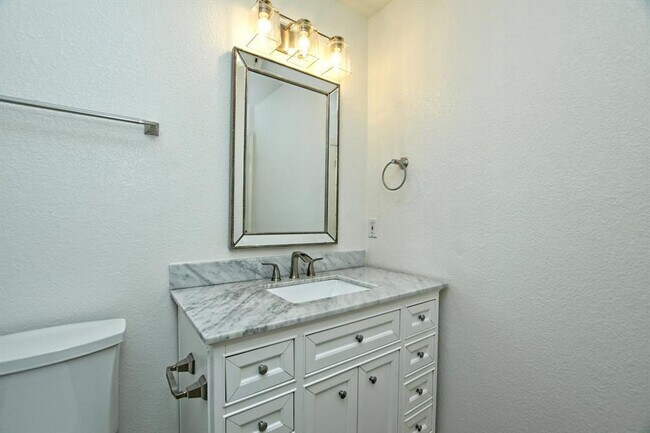 Building Photo - 2306 Oakshire Cove