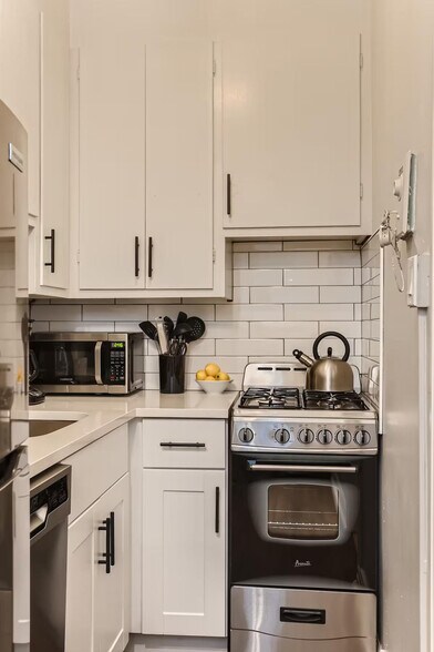 Building Photo - 1666 Detroit St