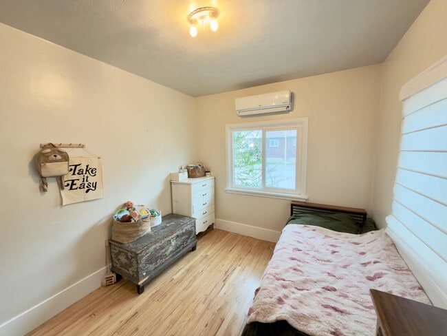 Building Photo - 184 N 200 E