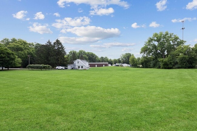 Building Photo - 300 Pauline Ave