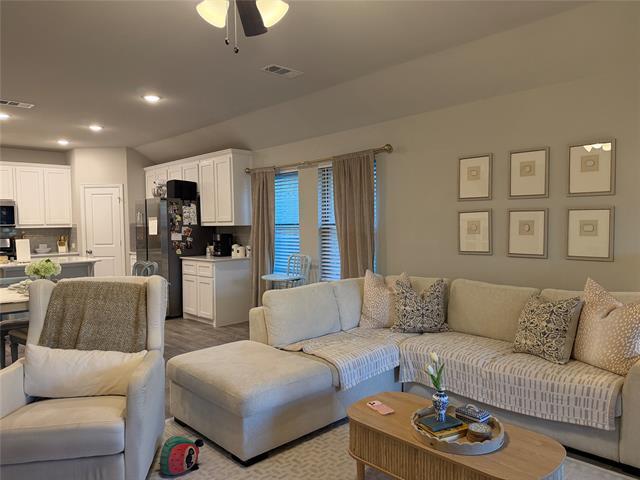 Building Photo - 15904 Holly Crk