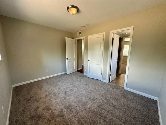 Building Photo - Huge Backyard!