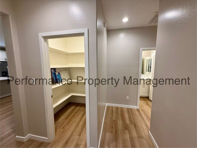 Building Photo - 7215 Canyon Creek Dr