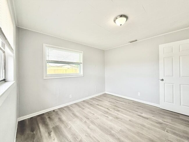 Building Photo - 4327 14th Ave S