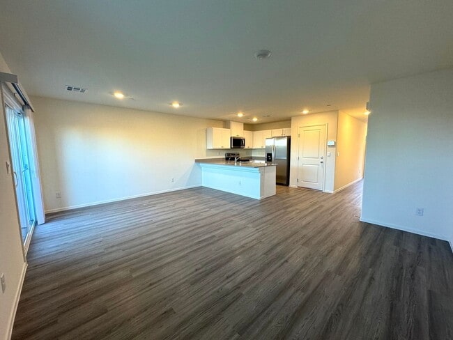 Building Photo - 9932 Florence Hills St