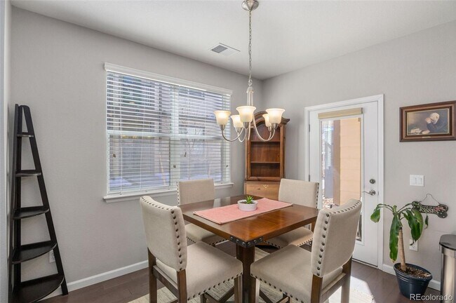 Building Photo - Like new gorgeous ground level Condo with Detached Garage and open floor plan.