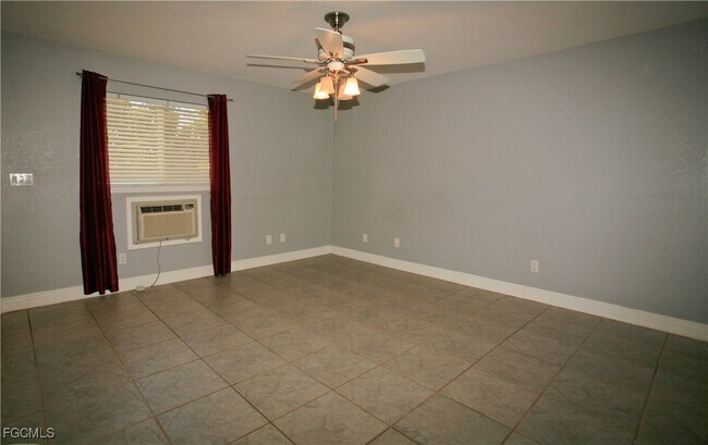 Building Photo - 606 SE 6th Terrace