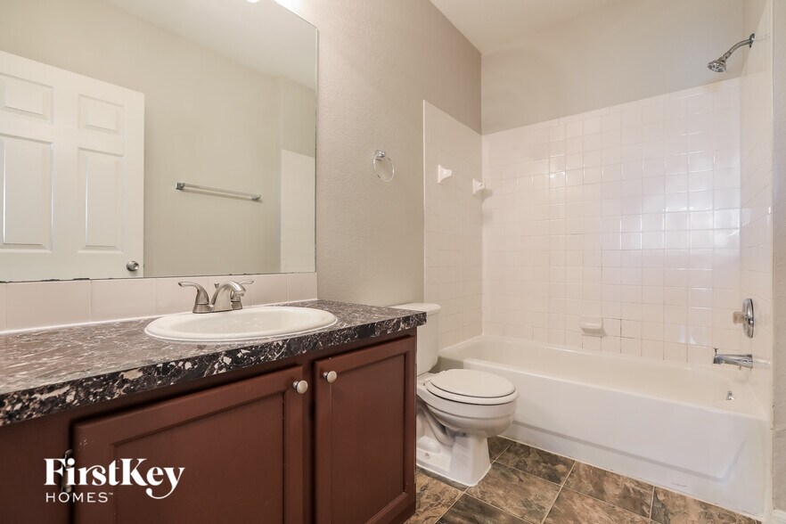 Building Photo - 4167 N Biscayne Dr