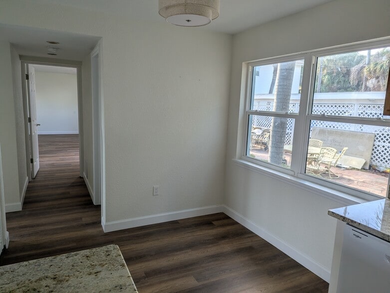 Building Photo - 2706 Pass a Grille Way