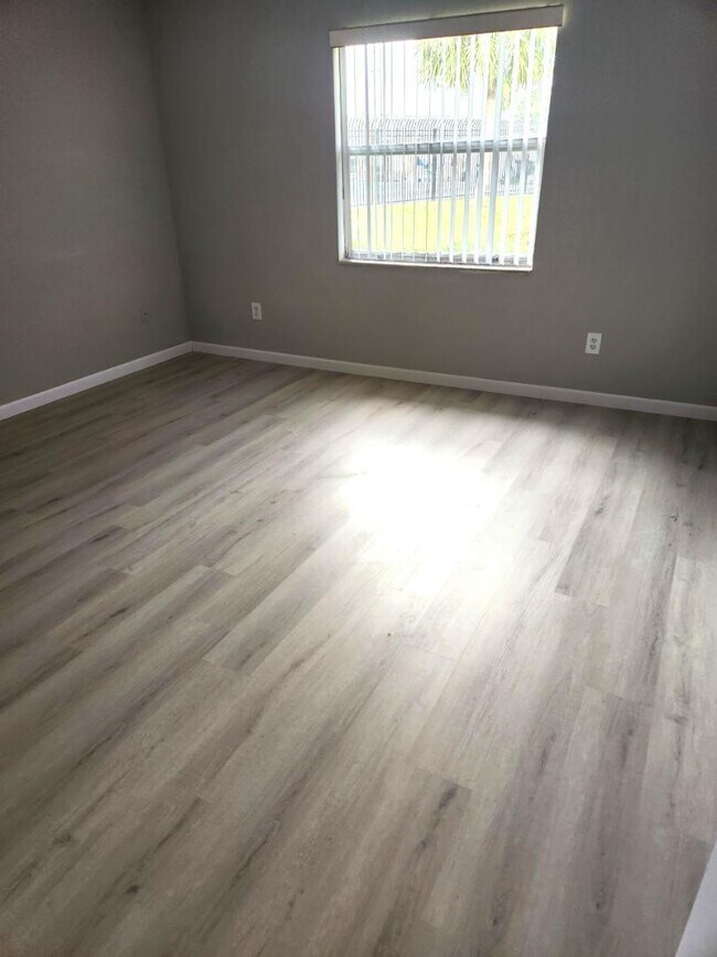 Building Photo - 85 Las Brisas Way