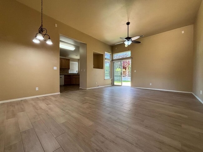 Building Photo - Beautiful 3-Bedroom Home in Sought-After C...