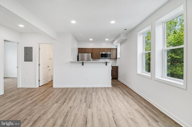 Building Photo - 303 Seaton Pl NE