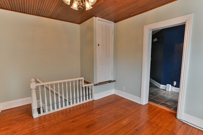 Building Photo - Charming 3 Bedroom on Verbeke St