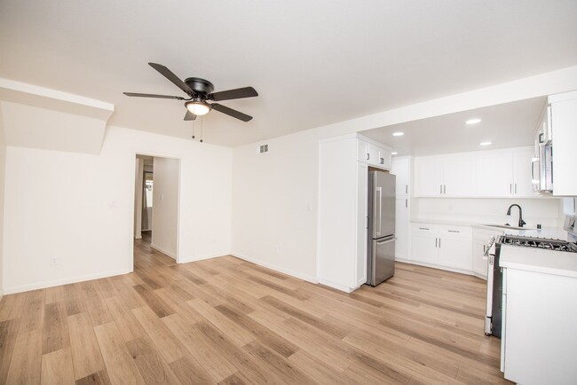 Building Photo - Remodeled Townhome