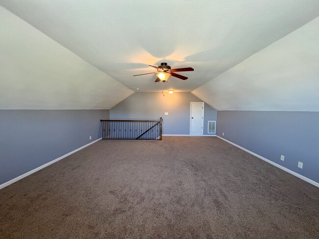 Building Photo - Gorgeous Single-Family--Fenced Backyard and Bonus Room!